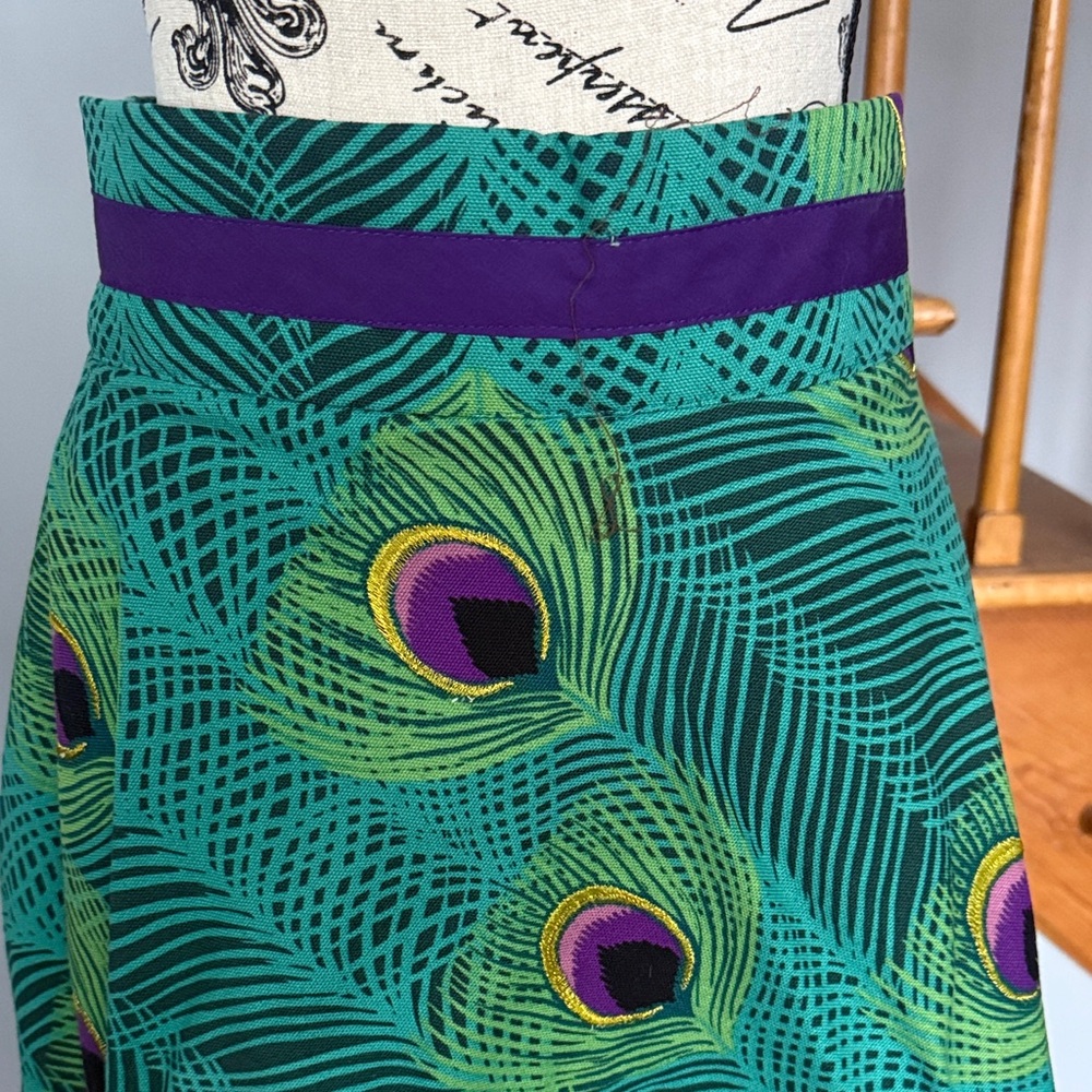 One of a kind Gala Peacock Feather Print Skirt - Picture 3 of 10